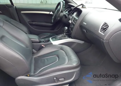 2010 Audi A5 2.0T Premium z USA, uszkodzony, nr VIN WAULFAFH5AN011141